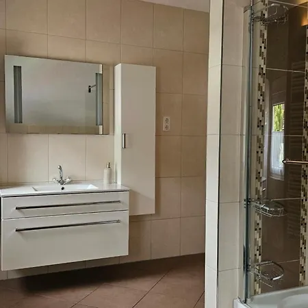 Apartment Am Stadtpark #2, 2br, 109m2, Parkplatz *