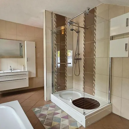 Am Stadtpark #2, 2br, 109m2, Parkplatz Apartment