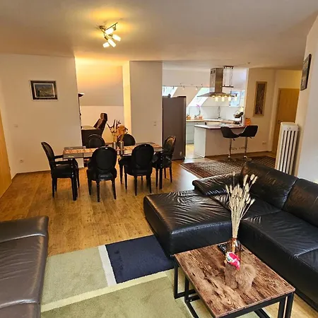 Am Stadtpark #2, 2br, 109m2, Parkplatz Apartment